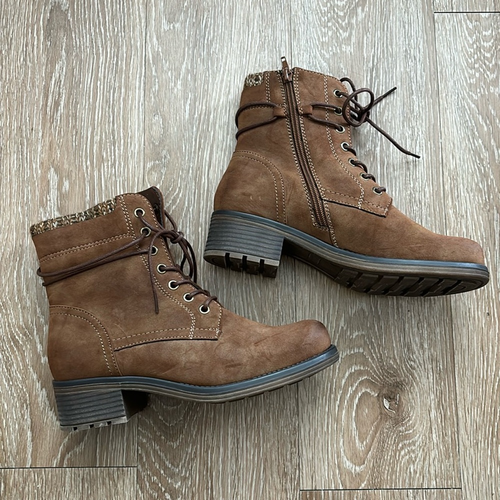 Cushionaire Rena brown faux suede, plush faux fur lined lace up boot, 7